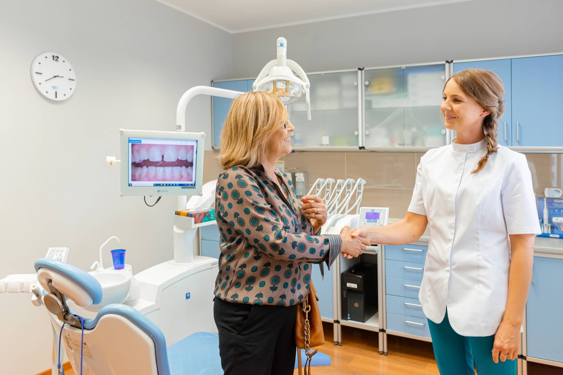 Stomatologia estetyczna w gabinecie Prestige Opole - piękny naturalny uśmiech