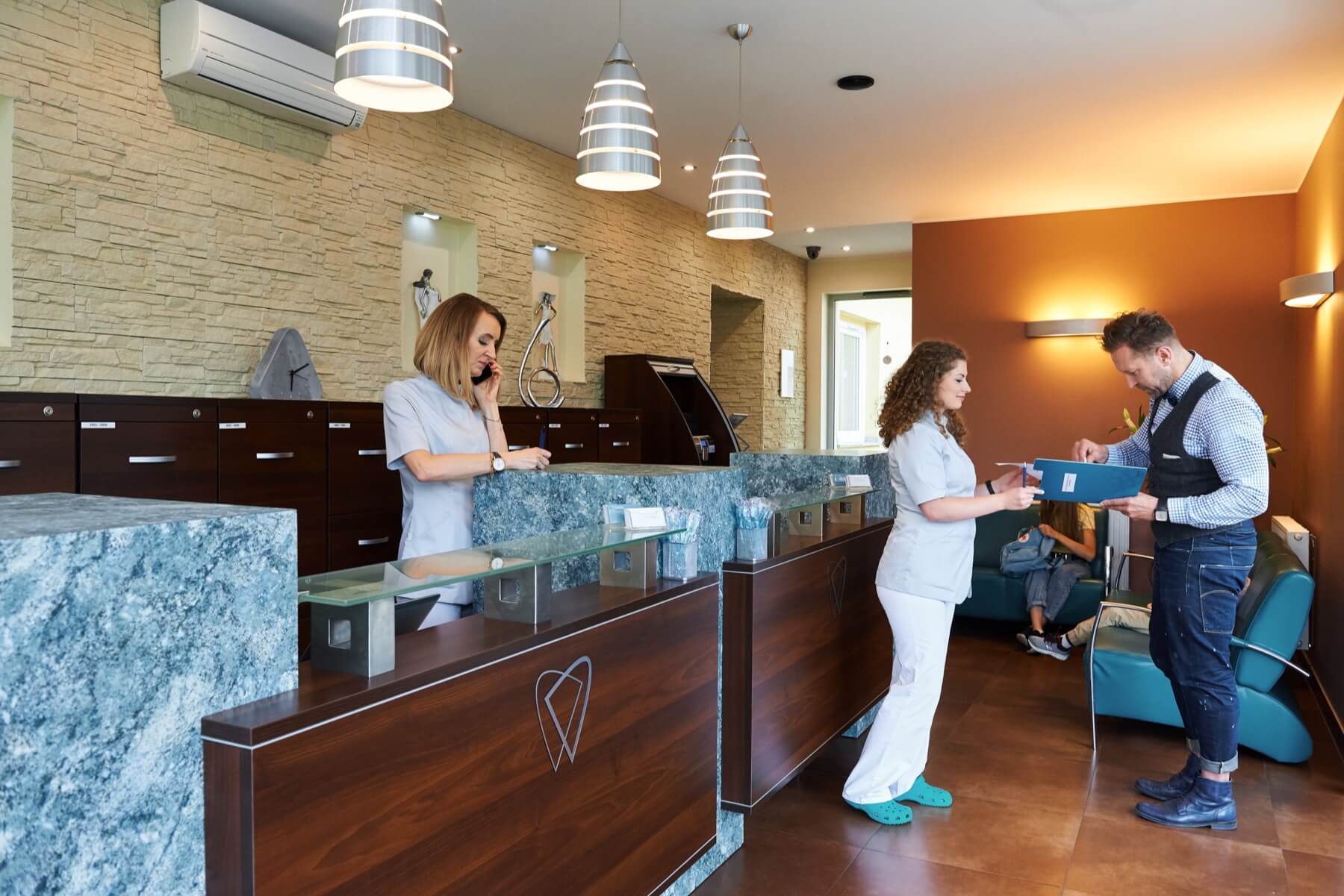 Licówki porcelanowe w gabinecie Prestige Opole - piękny uśmiech